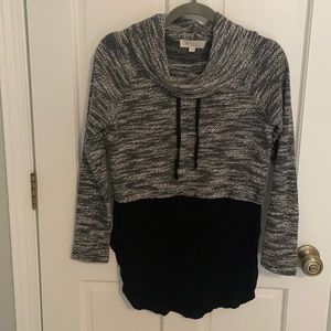 Women’s Vince Camuto cowl neck top black and white